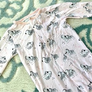 Magnetic Me 🦓 onesie